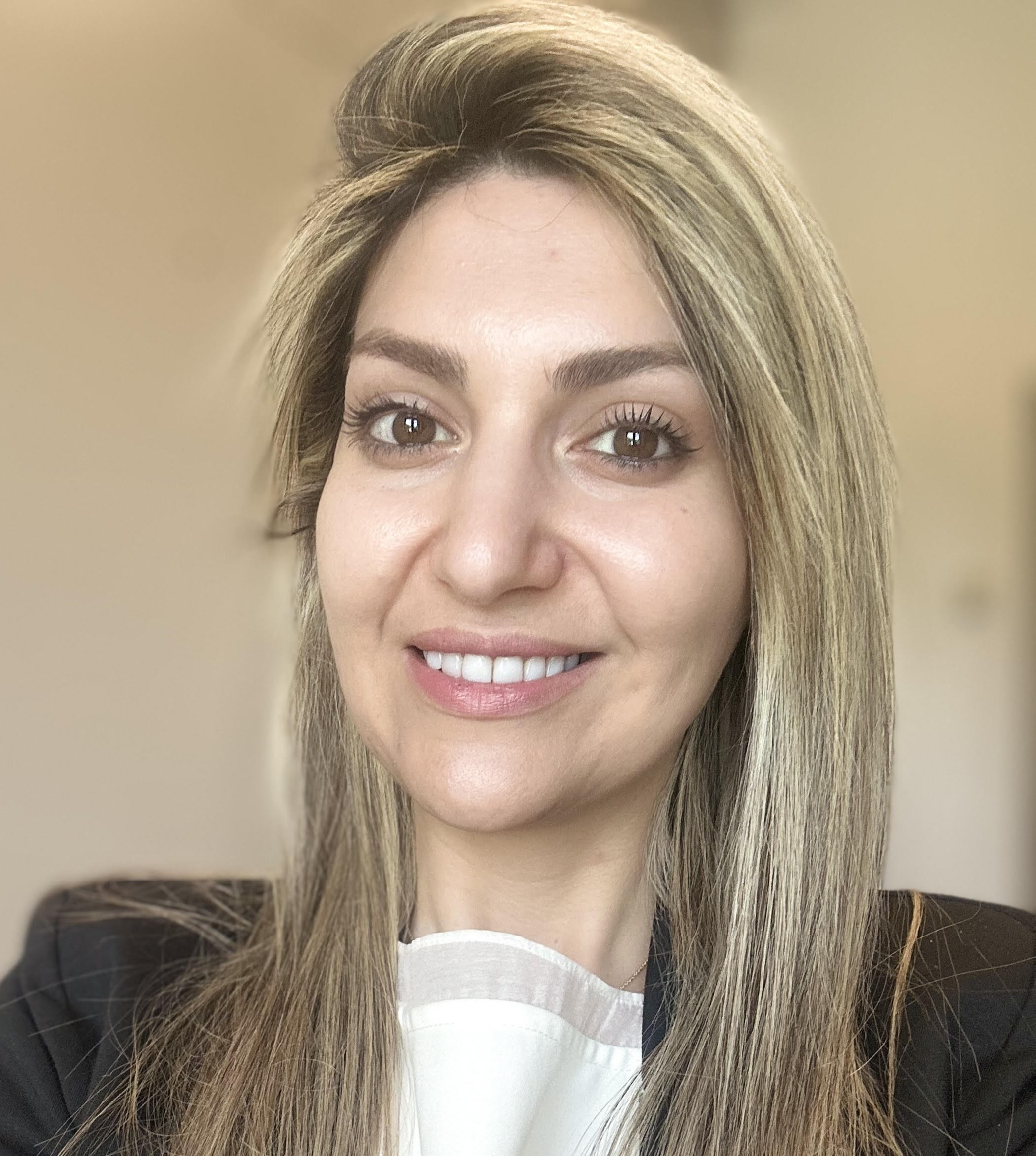 Portrait of Dr. Narges Ataollahi